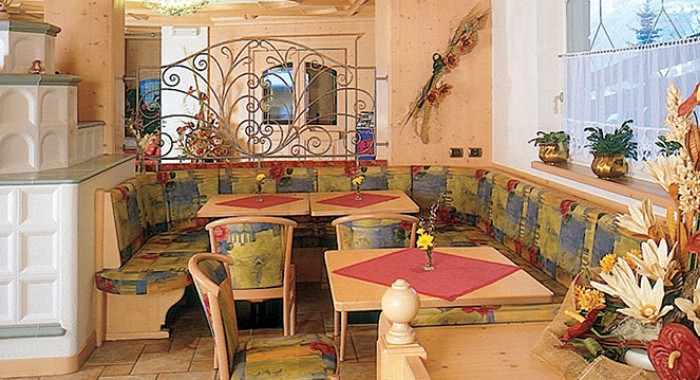 Hotel Piccolo (Canazei), Val di Fassa ski chalet, image 3